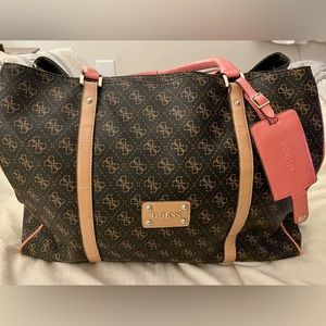 Large Guess travel bag